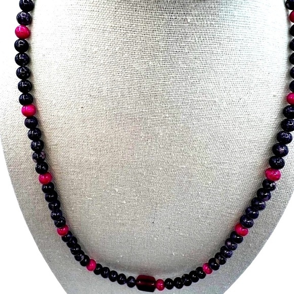 Beaded Necklace With Amethyst and Pink Crackle Quartz Beads - Picture 4 of 9
